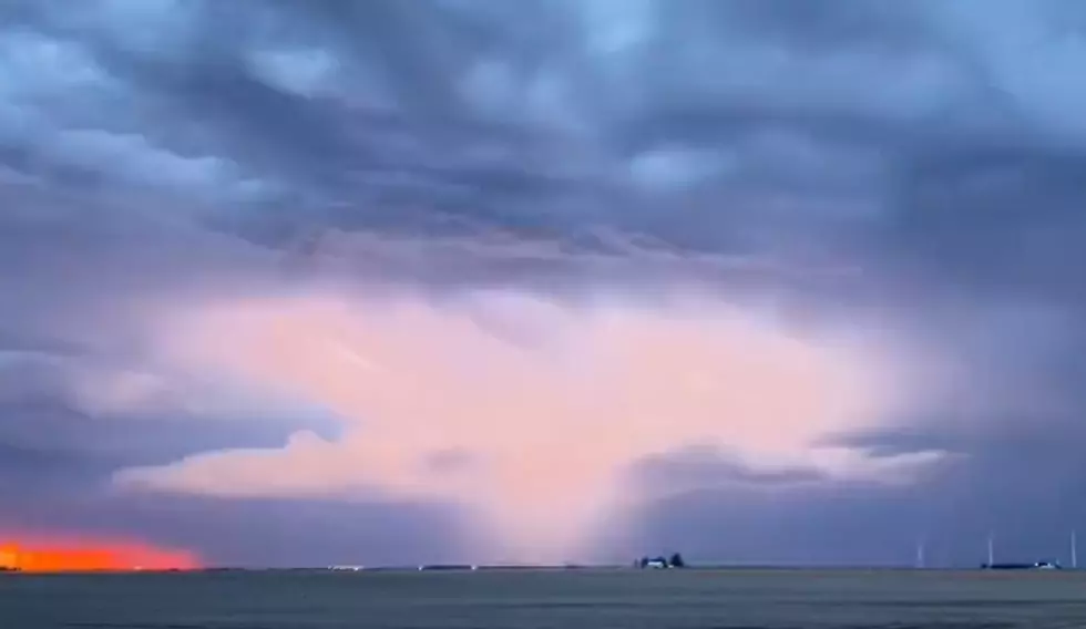 Watch 300 Million Volts of Lightning Explode Over West Texas Sky